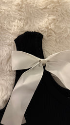 Top noir à nœuds blancs amovibles