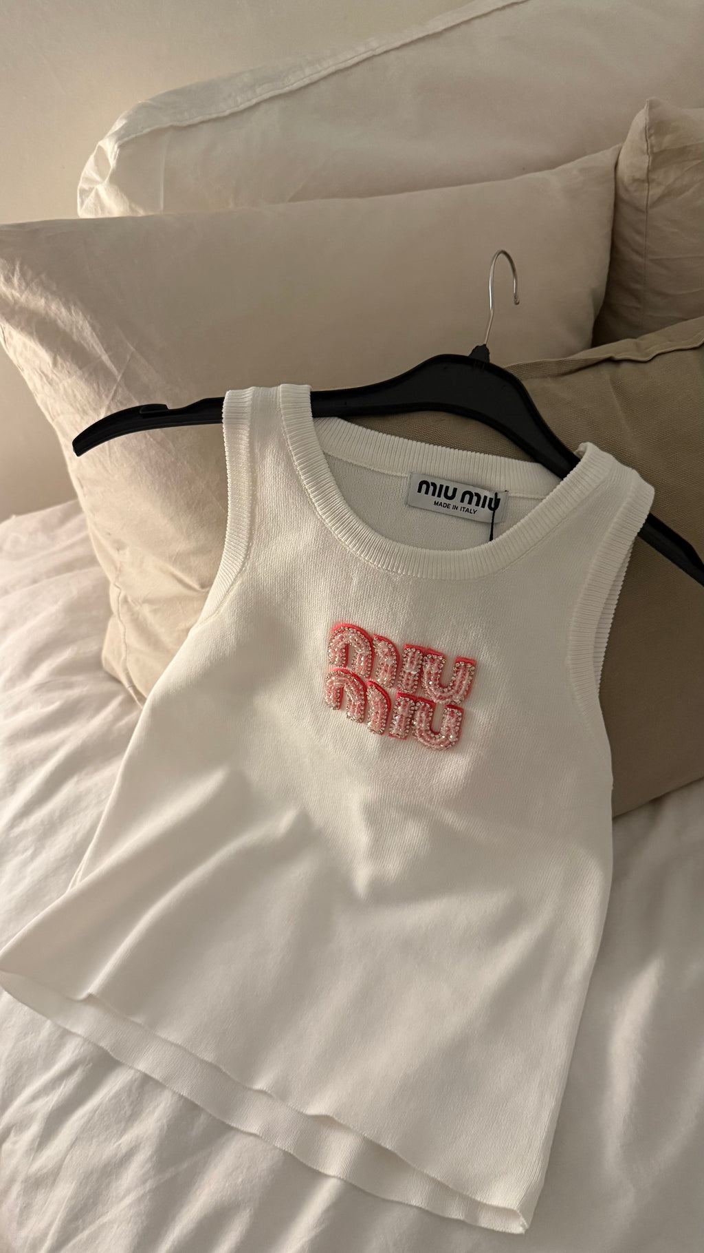 Top blanc MiuMiu a diamant rose